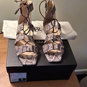 Banana Republic sz 8 flat leather sandal nwt